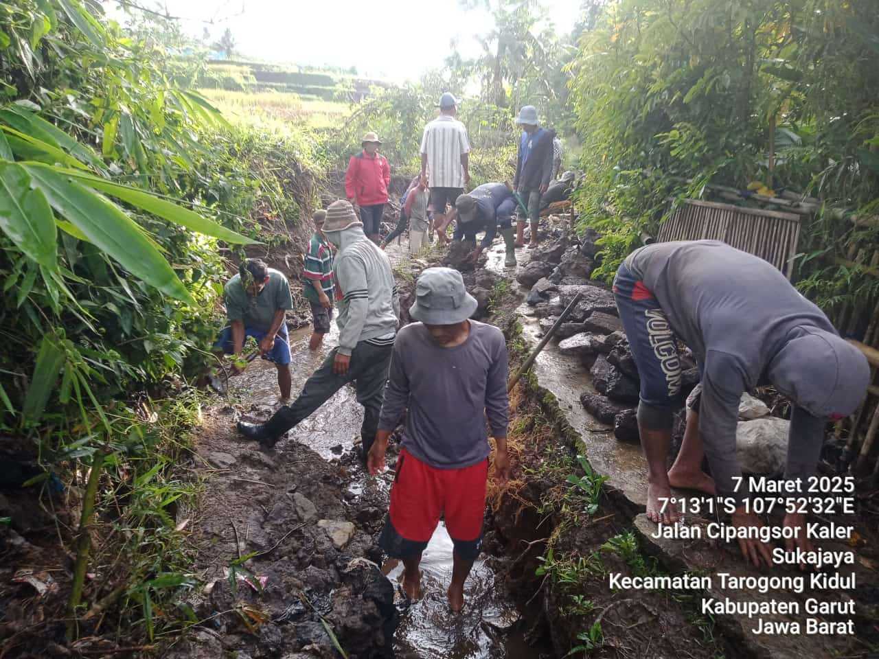 Yudha Puja Turnawan Terjun Langsung Bantu Warga Atasi Banjir
